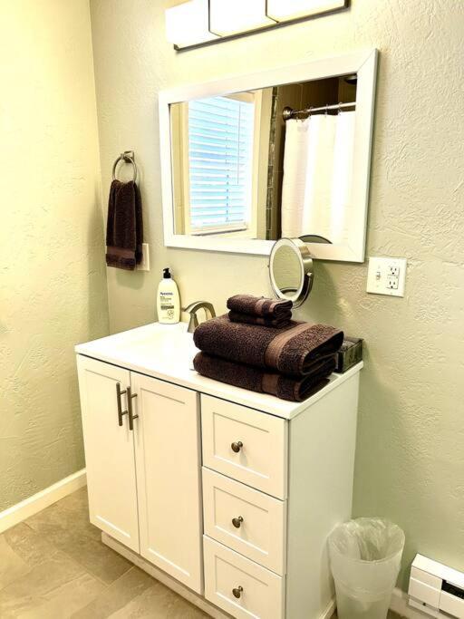 Fully Furnished, Serene Taos House Extérieur photo
